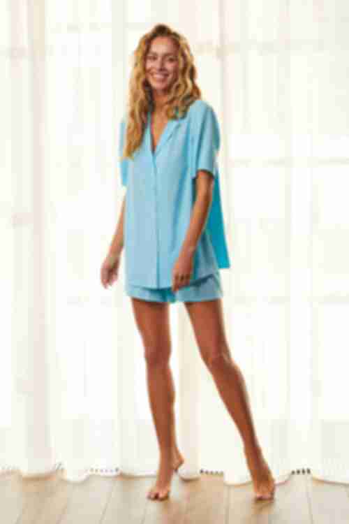 Turquoise pajama set with short-sleeved shirt and shorts made of staple cotton