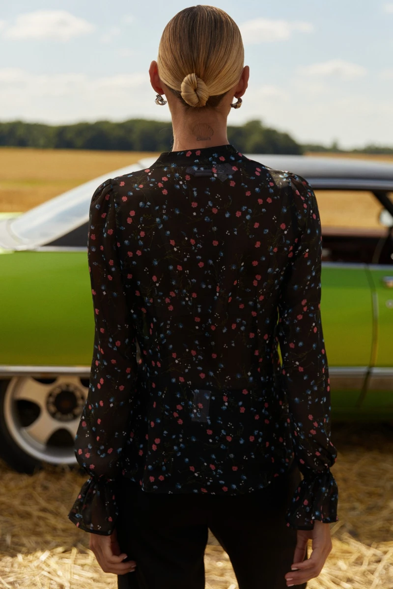 Blouse chiffon floral print on black