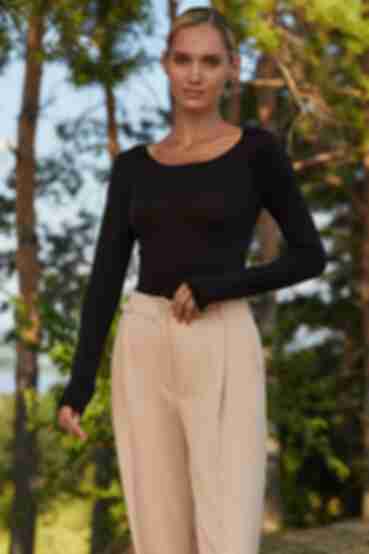 Long sleeves with a round neckline knitwear black 