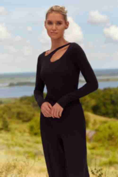 Long sleeve with asymmetrical neckline knitwear black