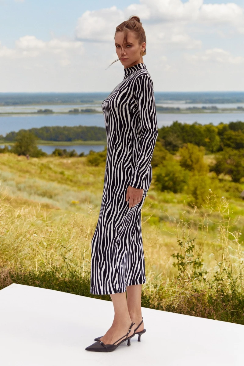Knitted sheath dress with a pattern