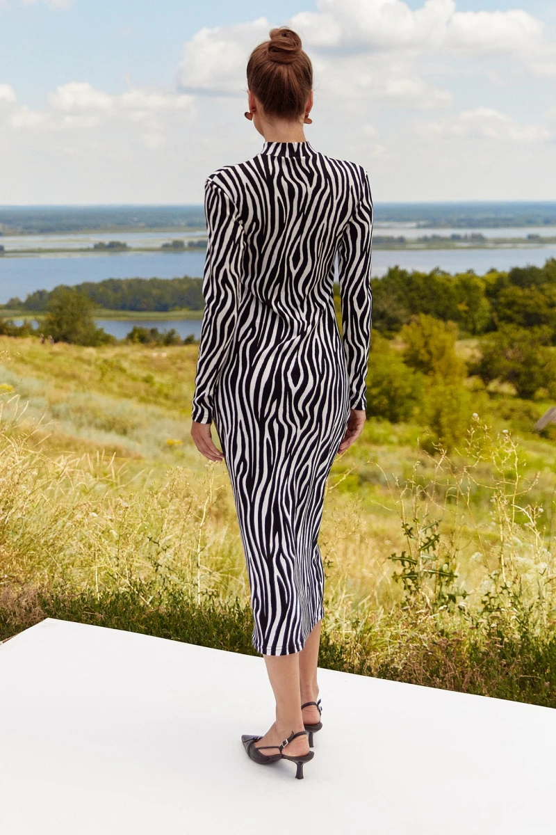 Knitted sheath dress with a pattern