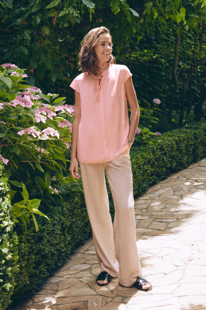 Peach staple blouse with short sleeves