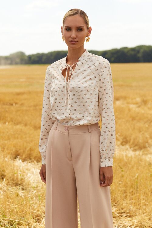 Blouse with a tie soft small flower on milk