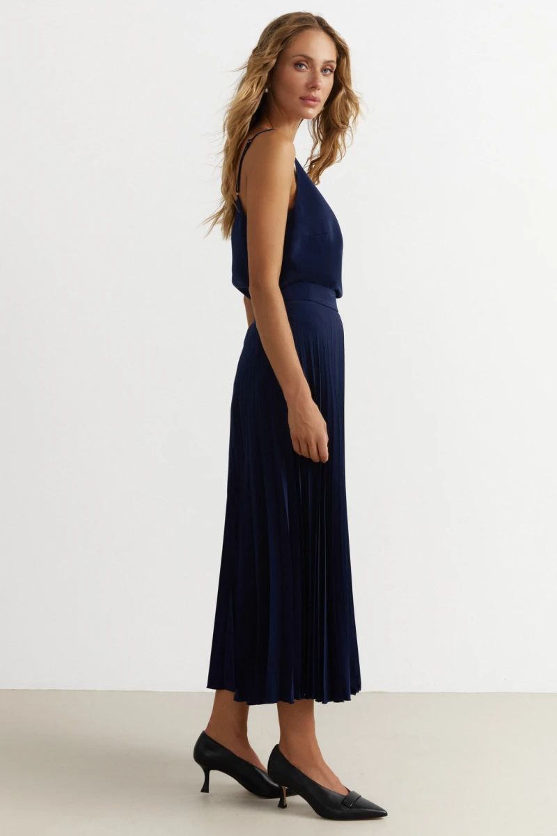 Blue midi skirt made of suiting fabric