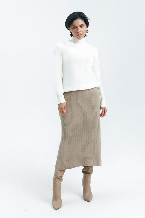 Thin knitted beige skirt