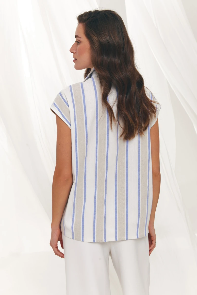 Short-sleeved blouse in sky stripes
