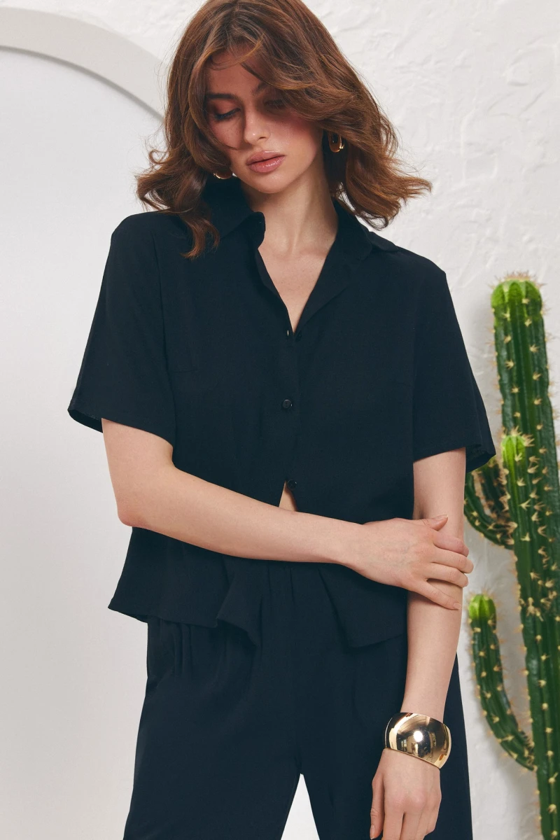 Black suit with short-sleeved shirt and pants made of staple linen