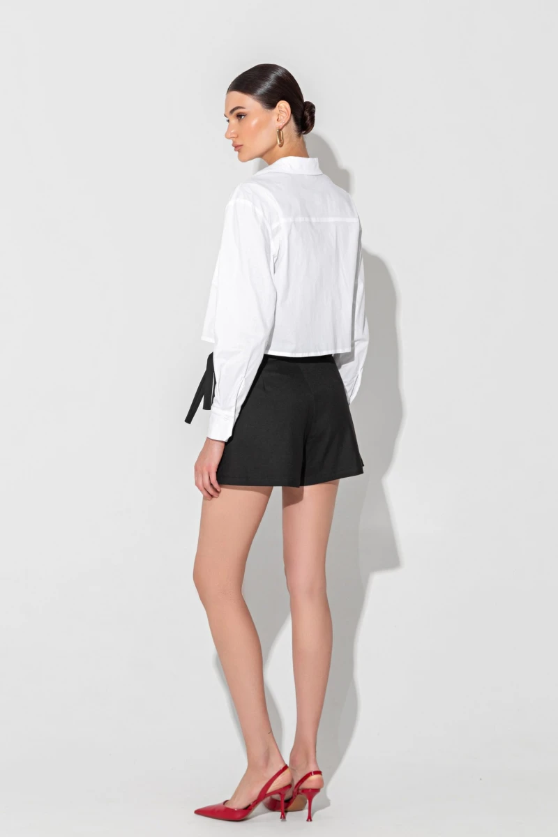 Cropped white shirt