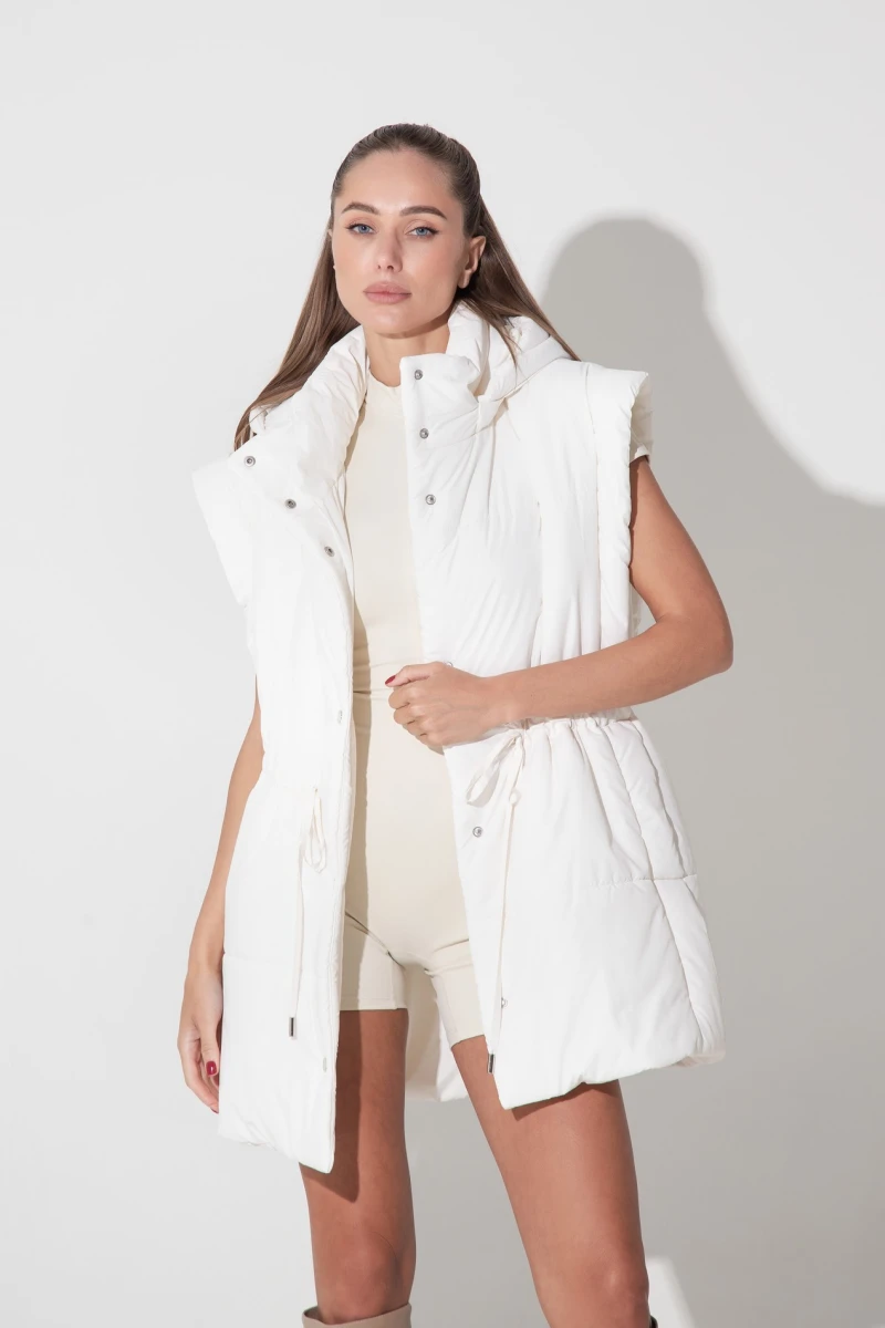 Milky jacket with detachable sleeves 2-in-1