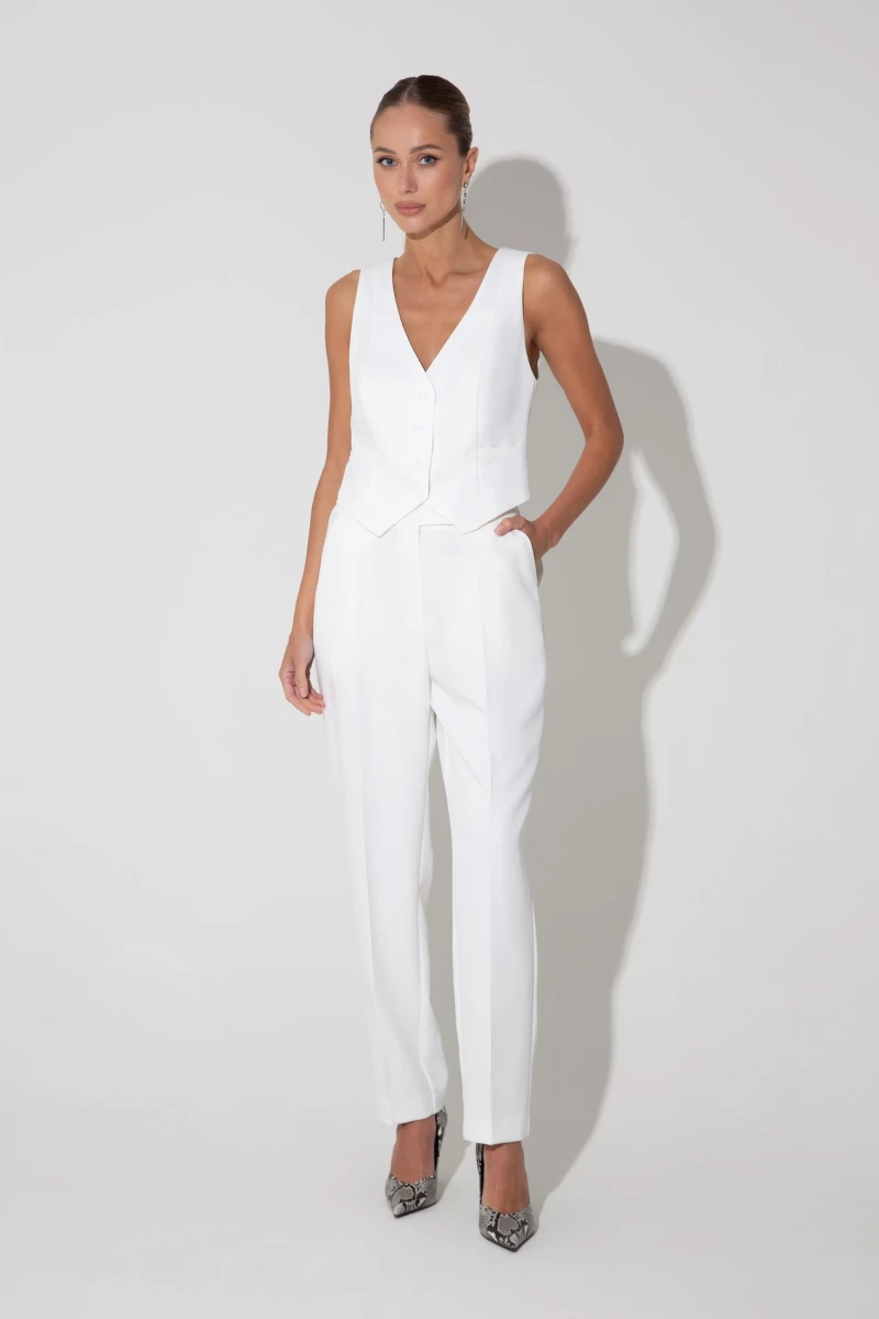 Slim-fit trousers made of suit fabric milky
