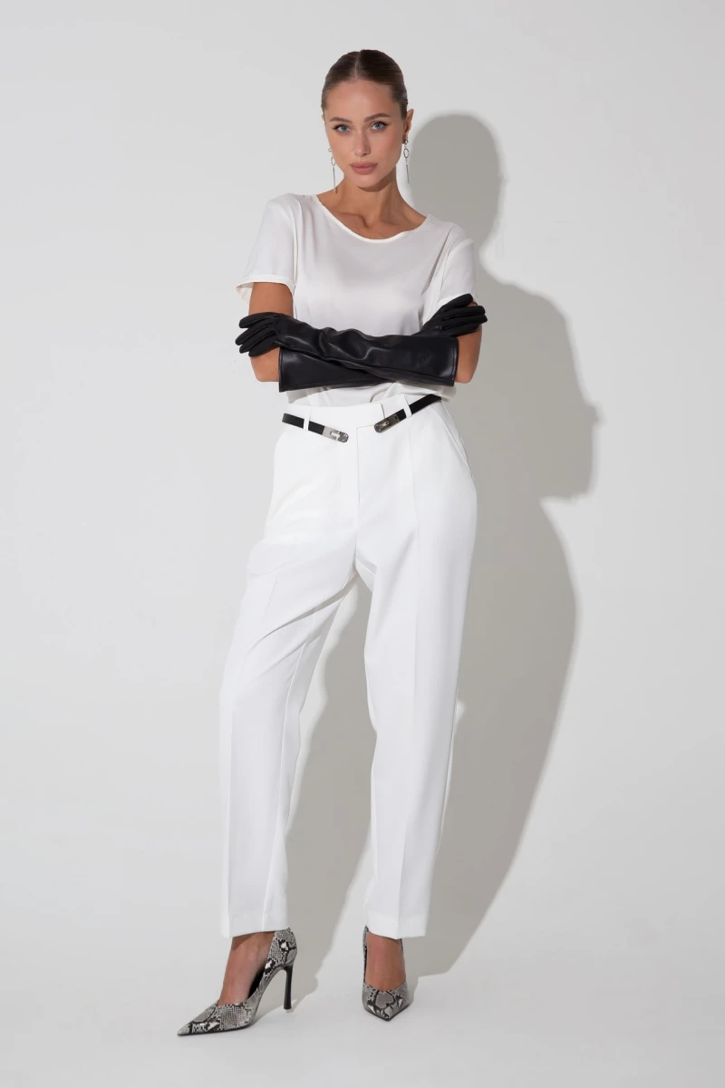Slim-fit trousers made of suit fabric milky