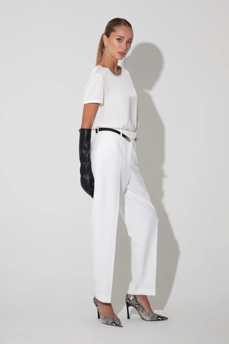 Slim-fit trousers made of suit fabric milky
