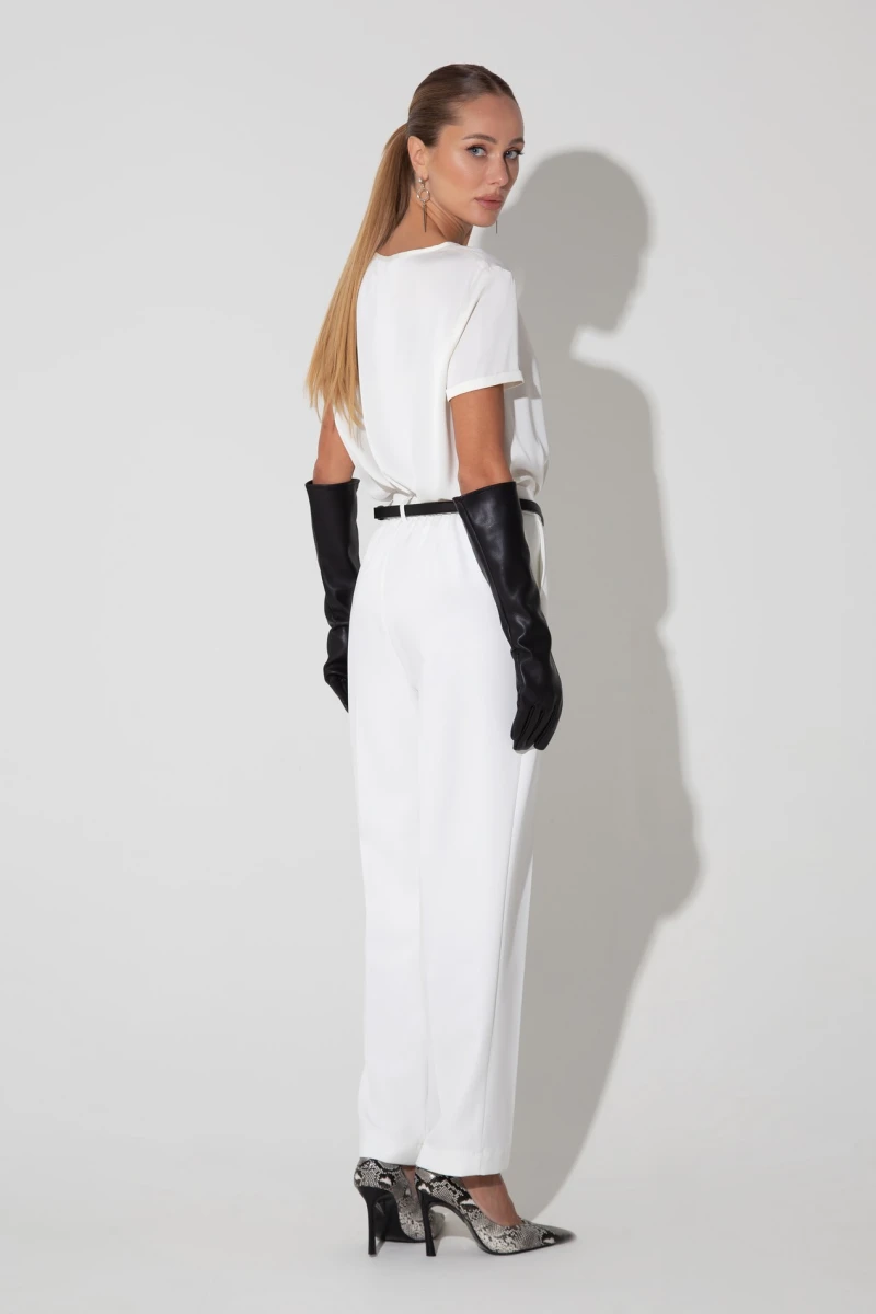 Slim-fit trousers made of suit fabric milky