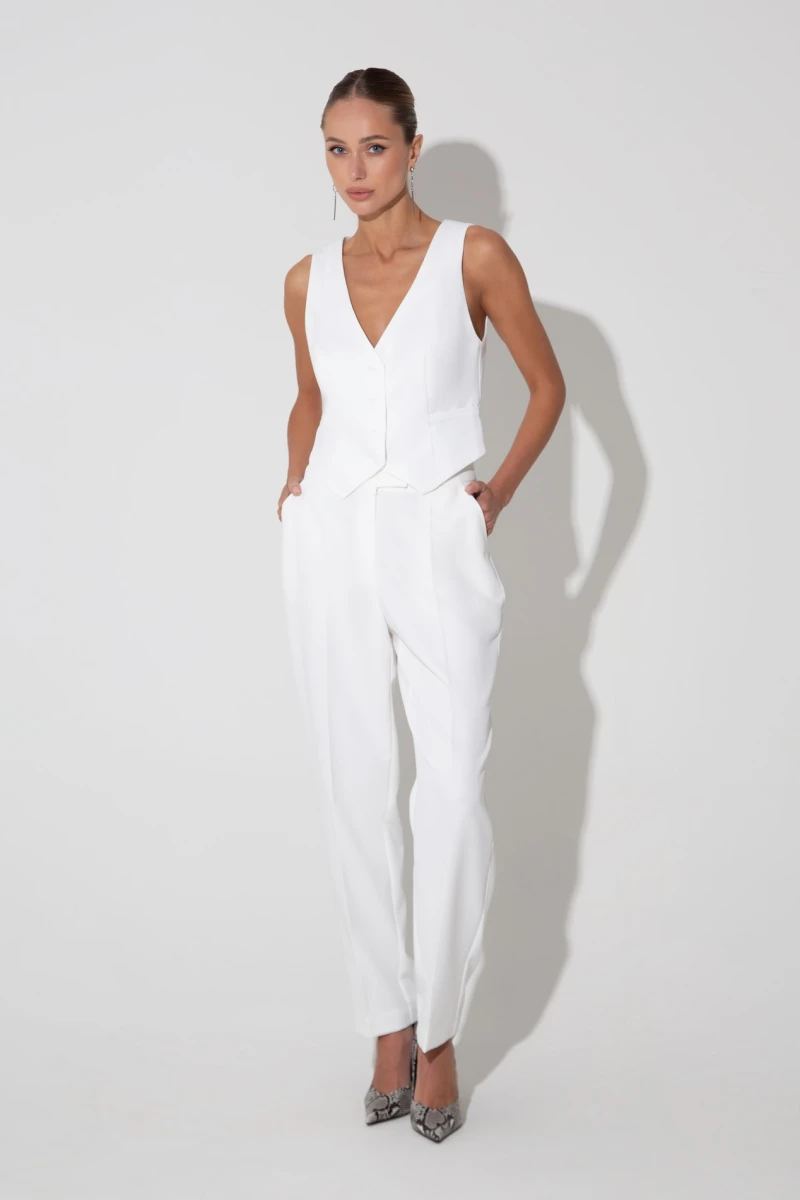 Slim-fit trousers made of suit fabric milky