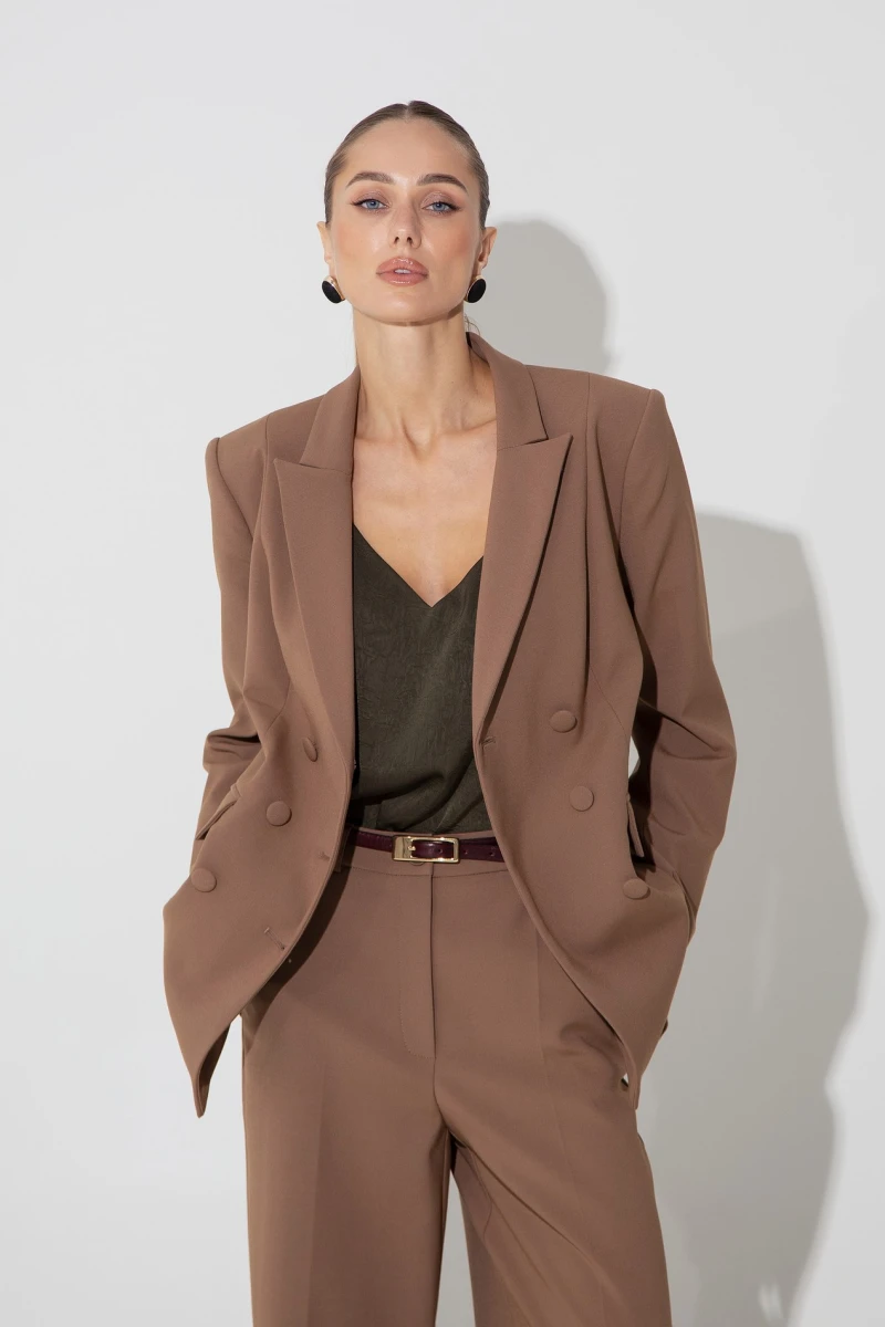 Caramel fitted jacket for women