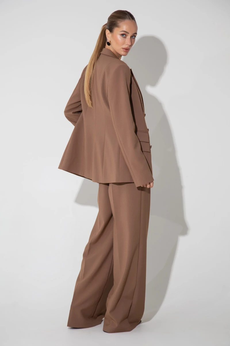 Caramel fitted jacket for women