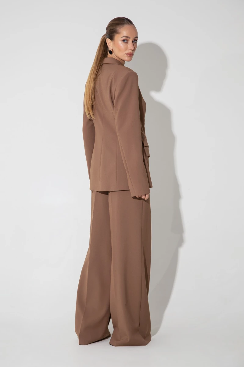 Caramel fitted jacket for women