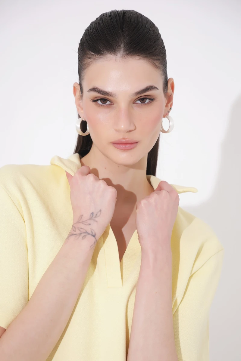 Light yellow knitwear suit