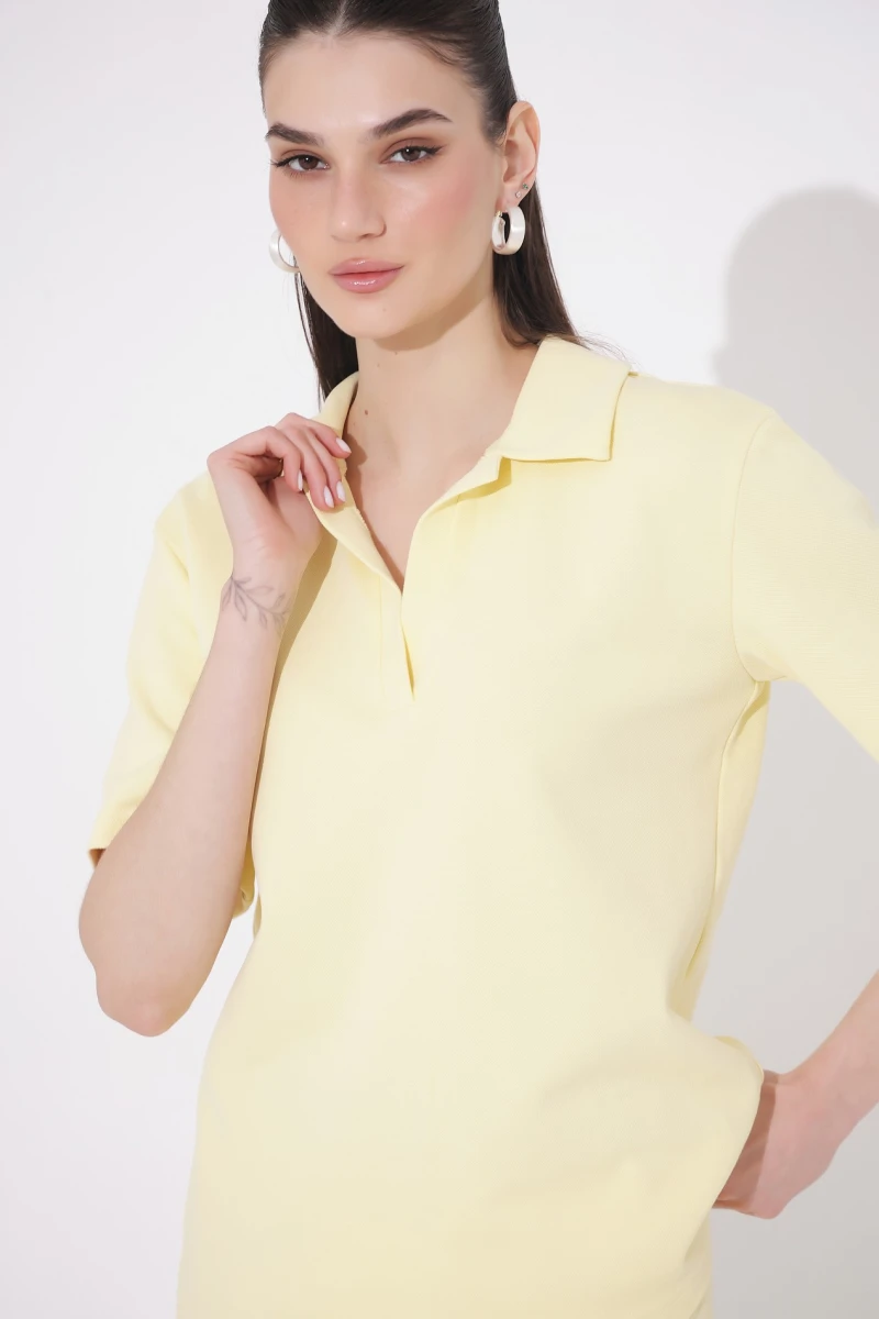 Light yellow knitwear suit