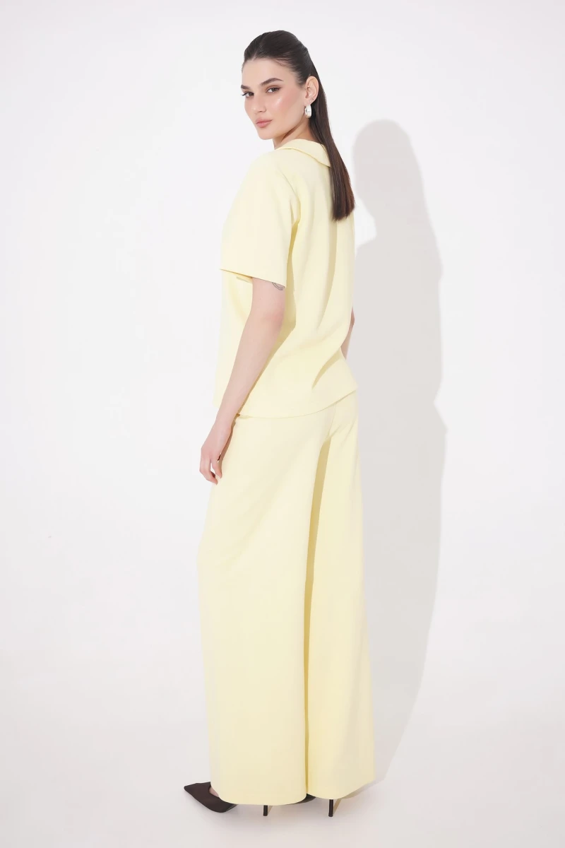 Light yellow knitwear suit