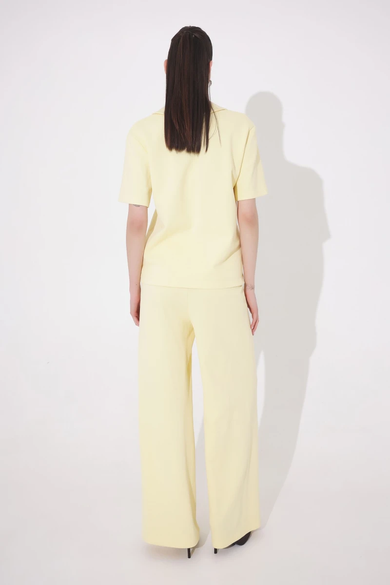 Light yellow knitwear suit