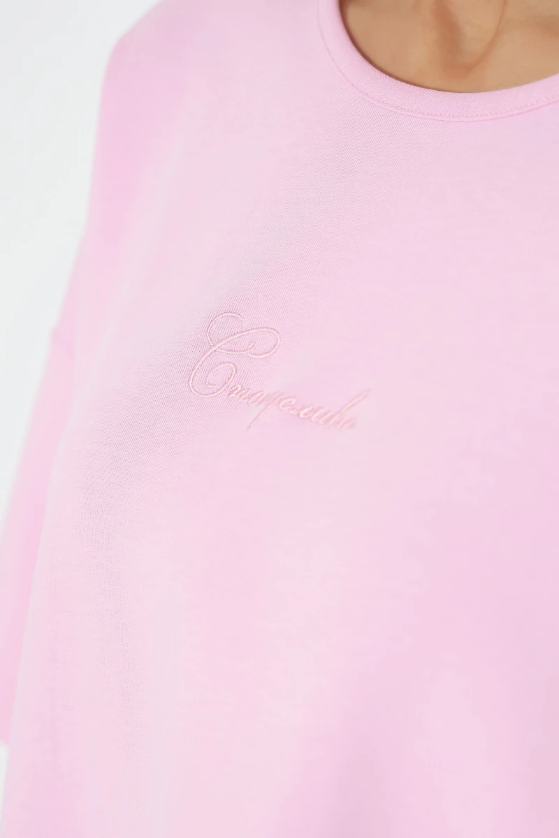 Oversized pink T-shirt