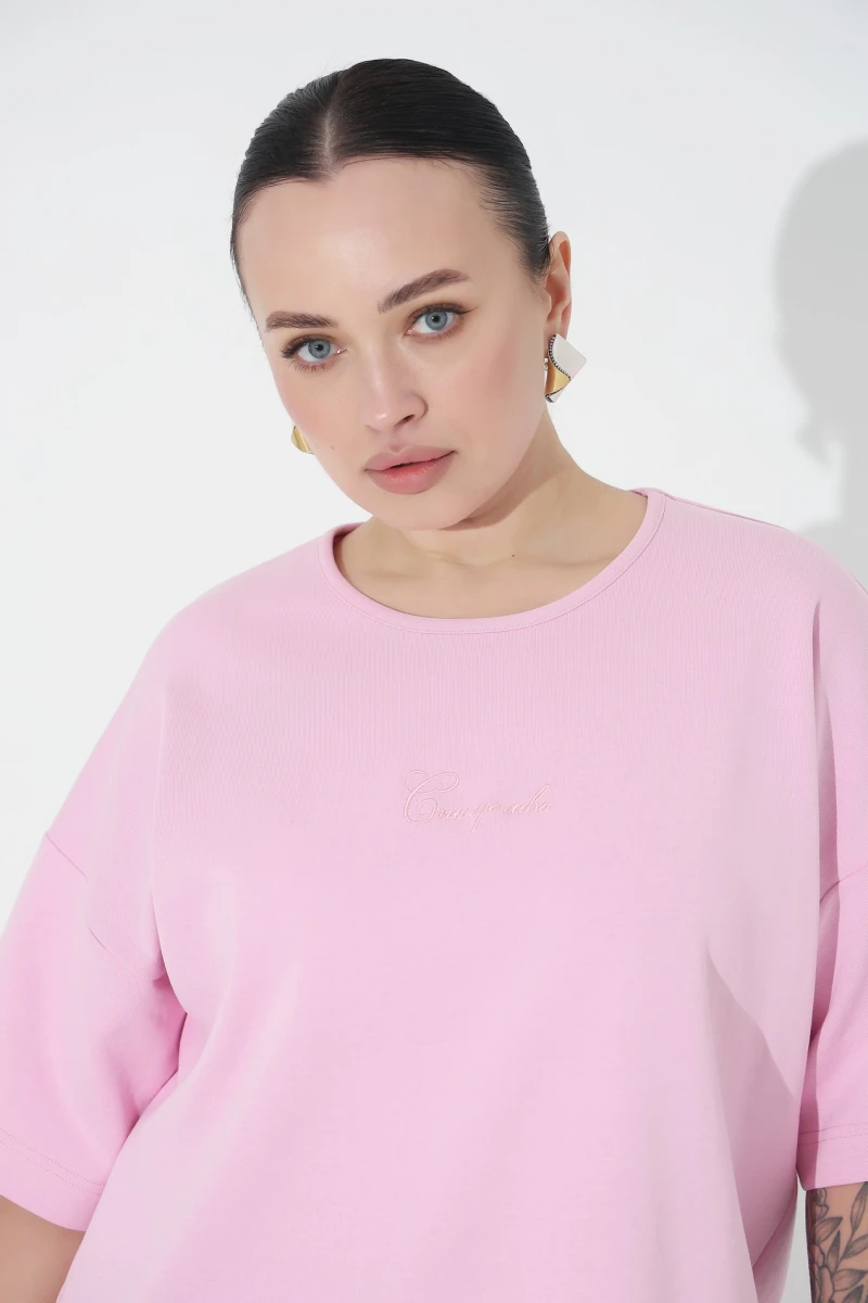 Oversized pink T-shirt