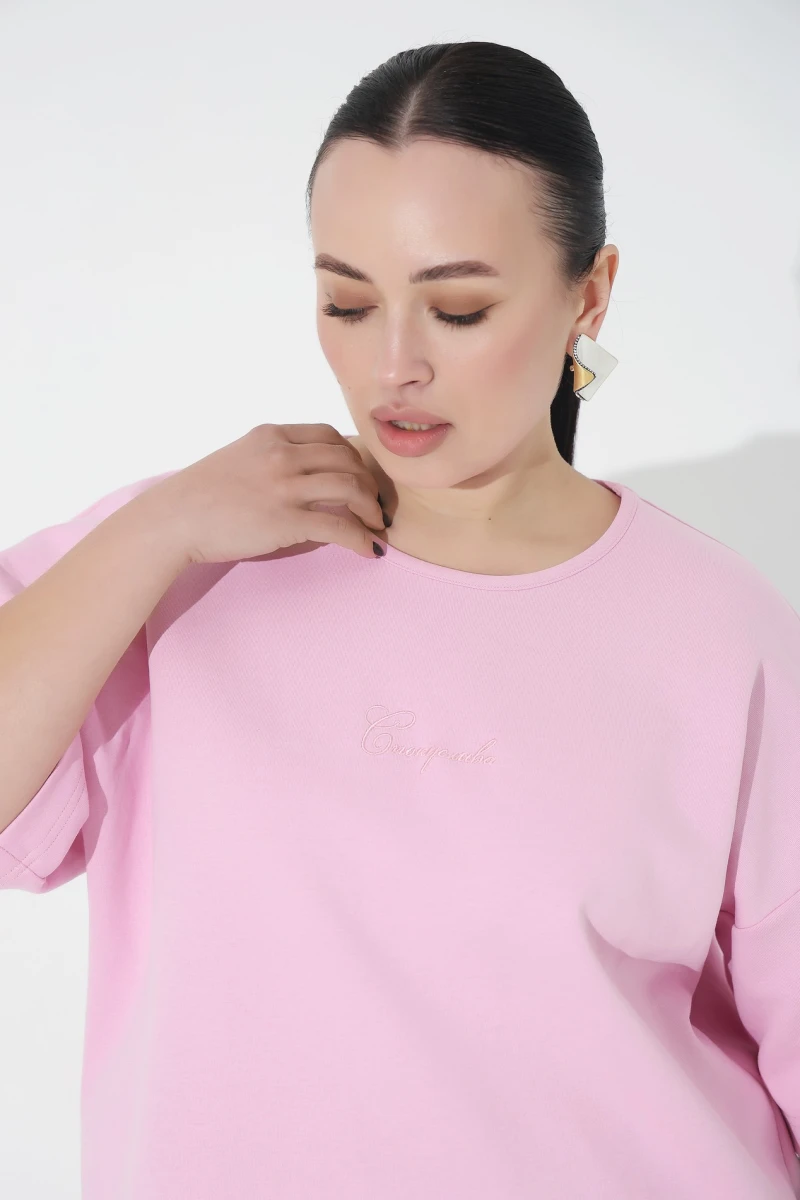 Oversized pink T-shirt