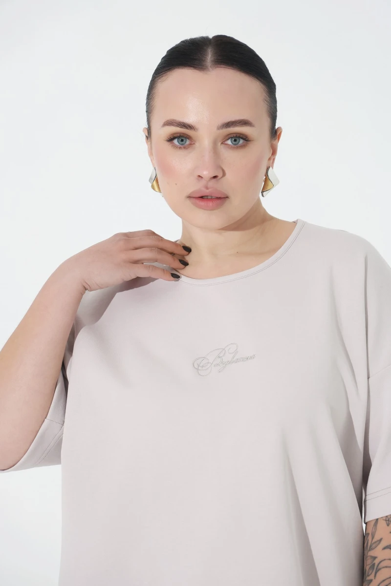 Oversized beige T-shirt