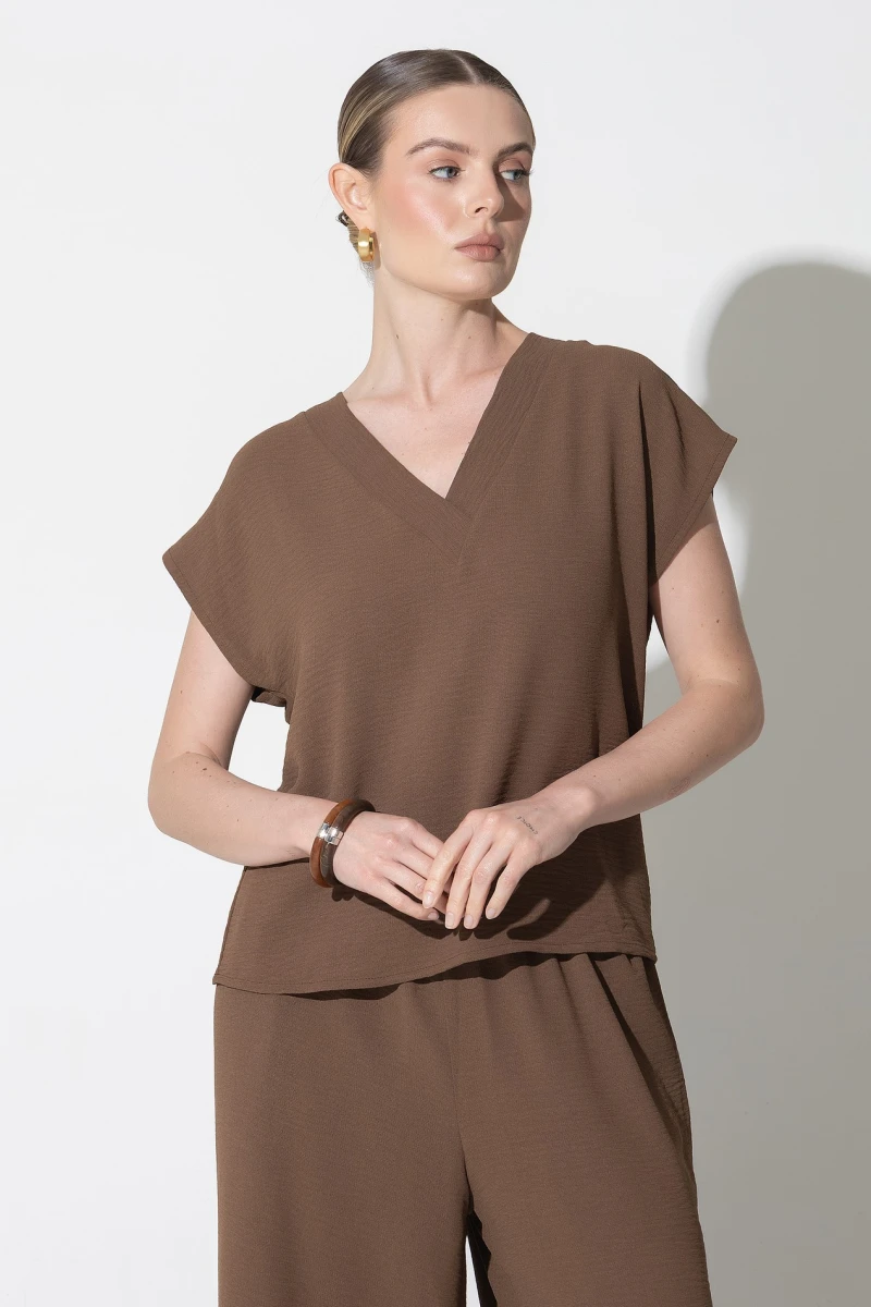 T-shirt and pants suit chocolate