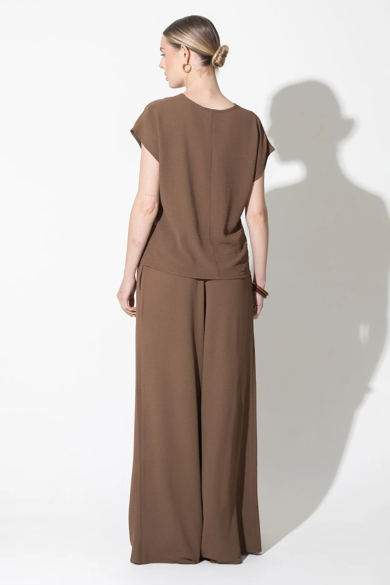 T-shirt and pants suit chocolate