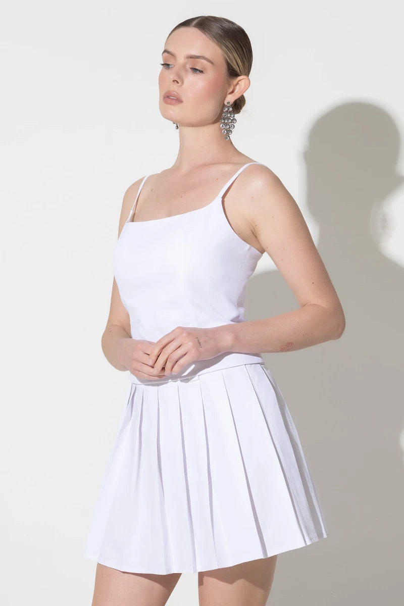 White fitted cotton top