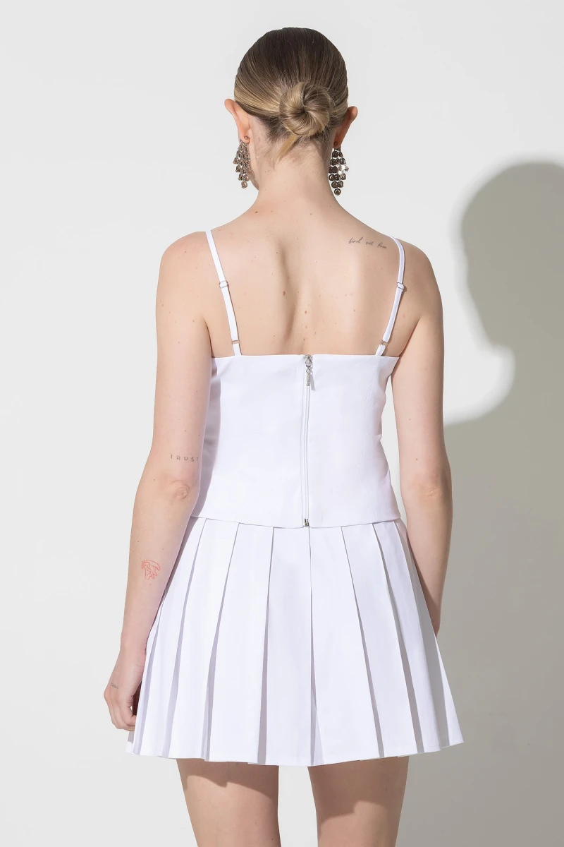 White fitted cotton top