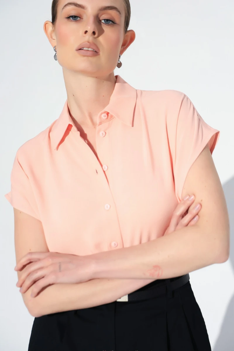 Short-sleeved blouse peach 