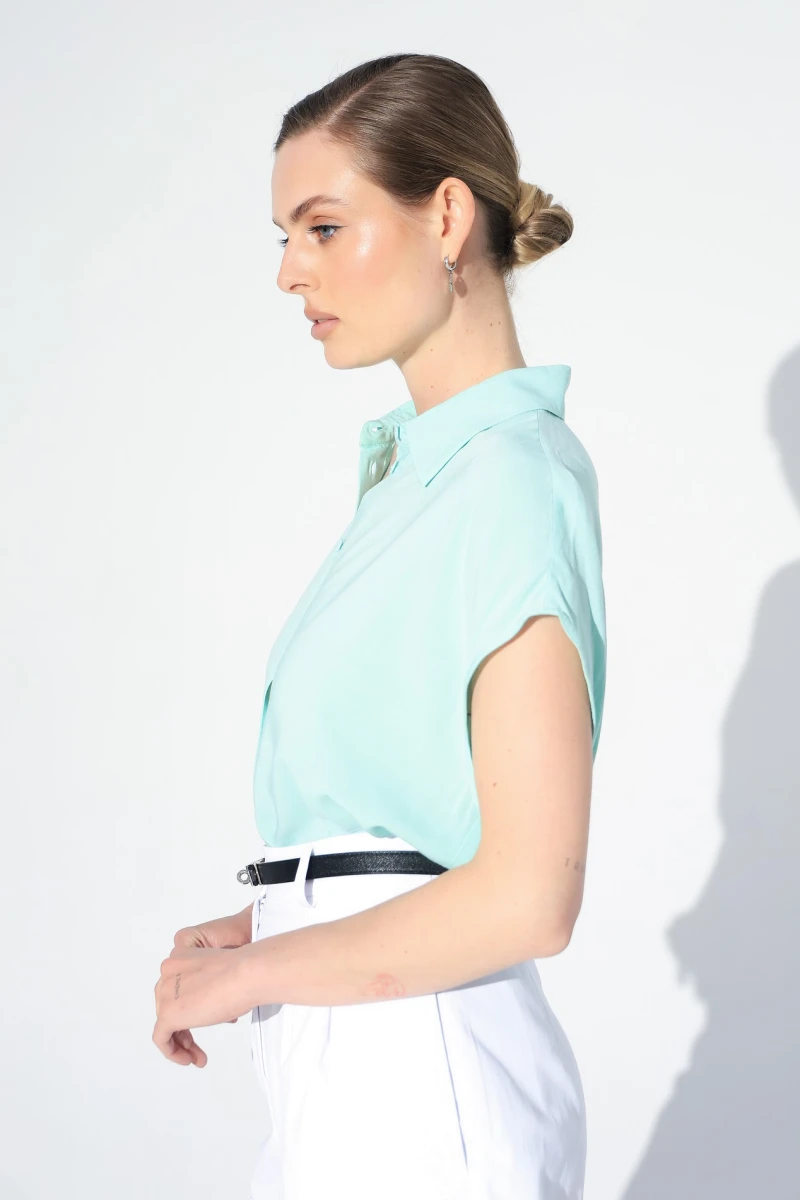 Short-sleeved blouse mint 