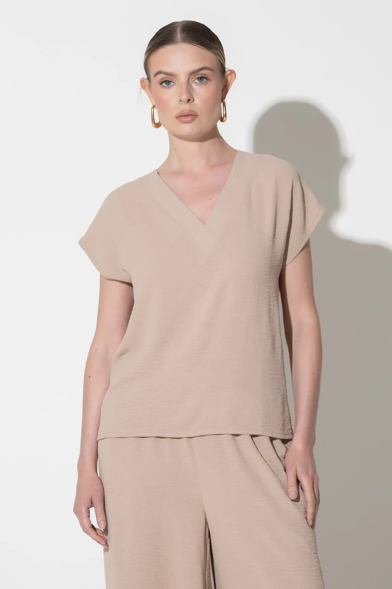 T-shirt and pants suit beige