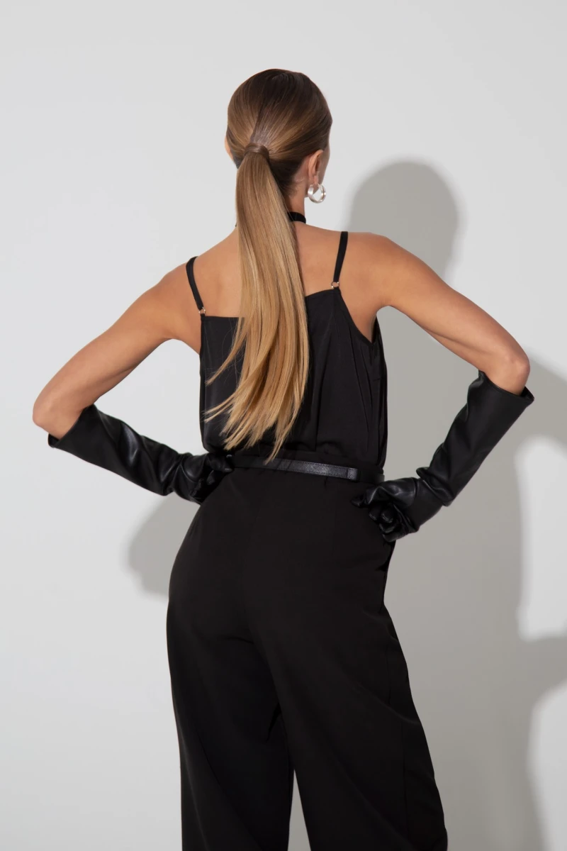 Black tank top with straps