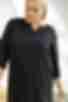 Сукня з V-подібним вирізом зі штапелю чорна великий розмір