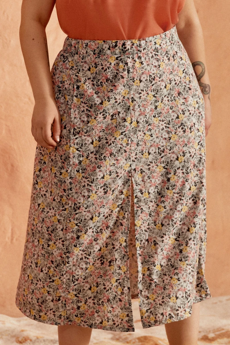 Graphite midi skirt with slit in floral print made of soft rayon plus size #2