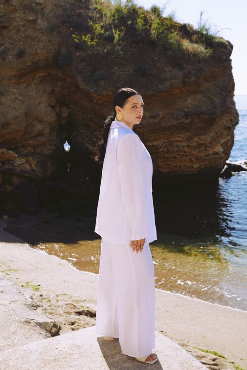 Milky eco linen suit with oversize jacket and palazzo pants plus size