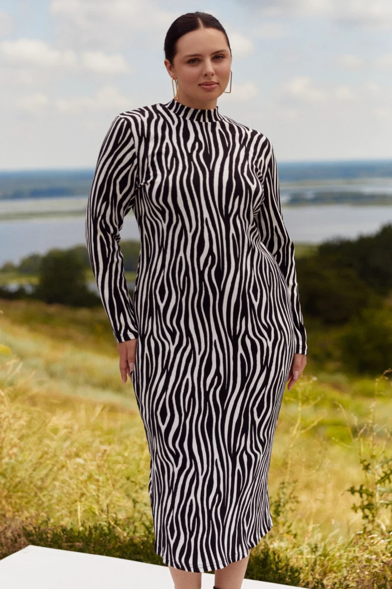 Sheath dress knit ribbed black and white pattern plus size