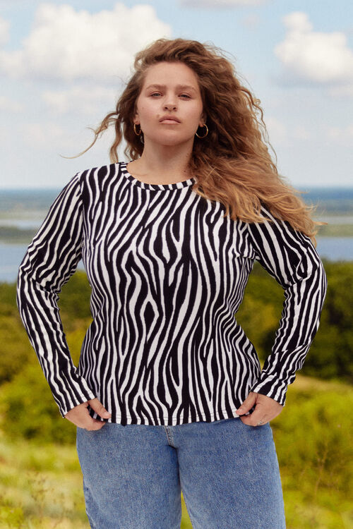 Longsleeve knit ribbing black and white pattern plus size