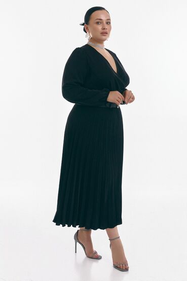 Demi dress with pleated skirt black plus size #2