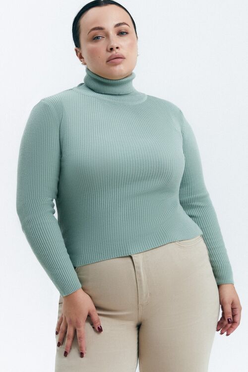 The golf is knitted in geen  plus size