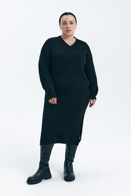 Thin knitted black skirt т plus size