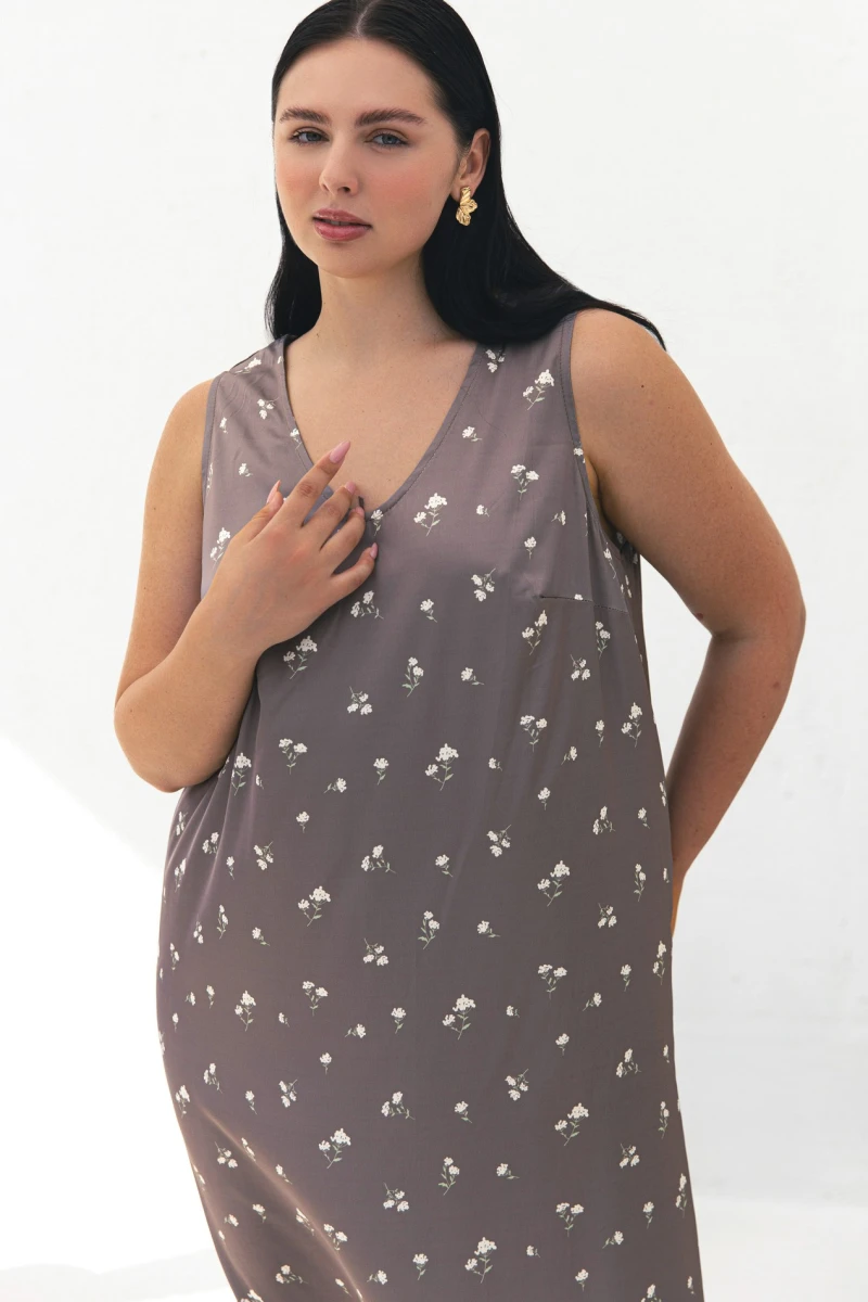 Платье-комбинация макси с круглым вырезом искусственный шелк белые букеты на моко большой размер