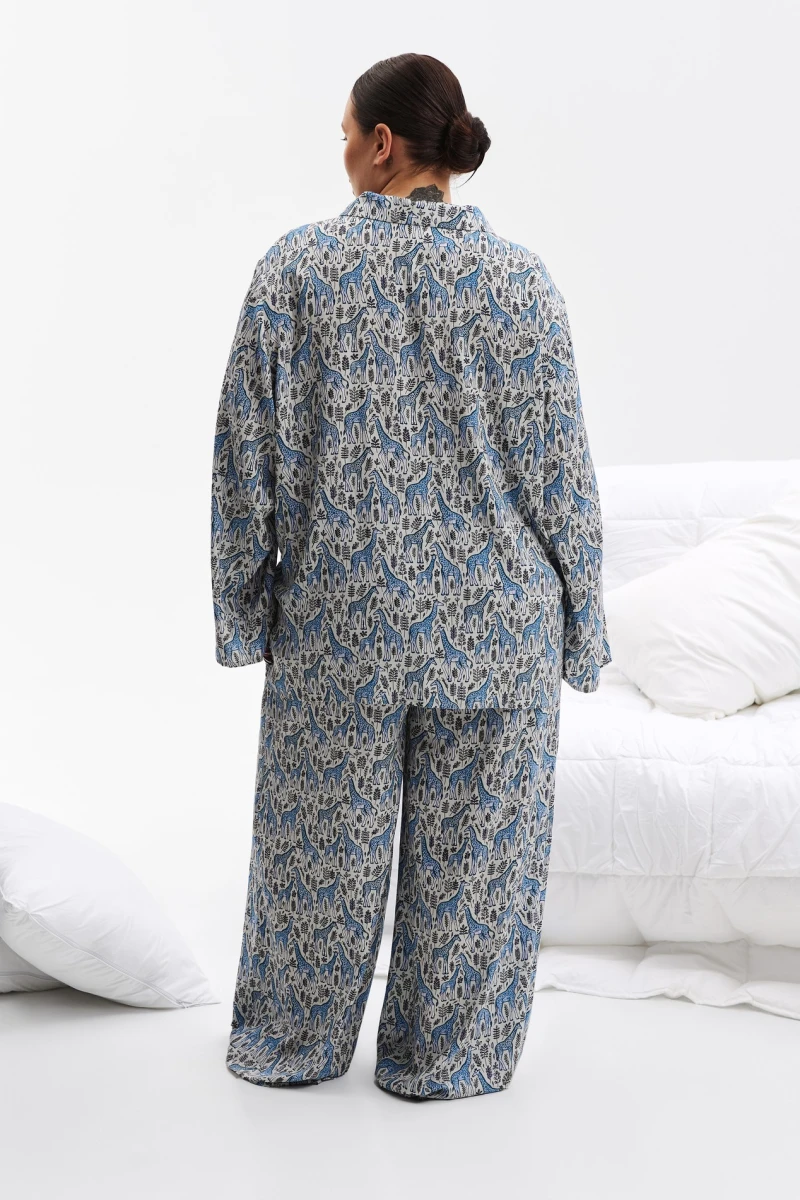 Home set shirt and pants giraffes on light gray plus size