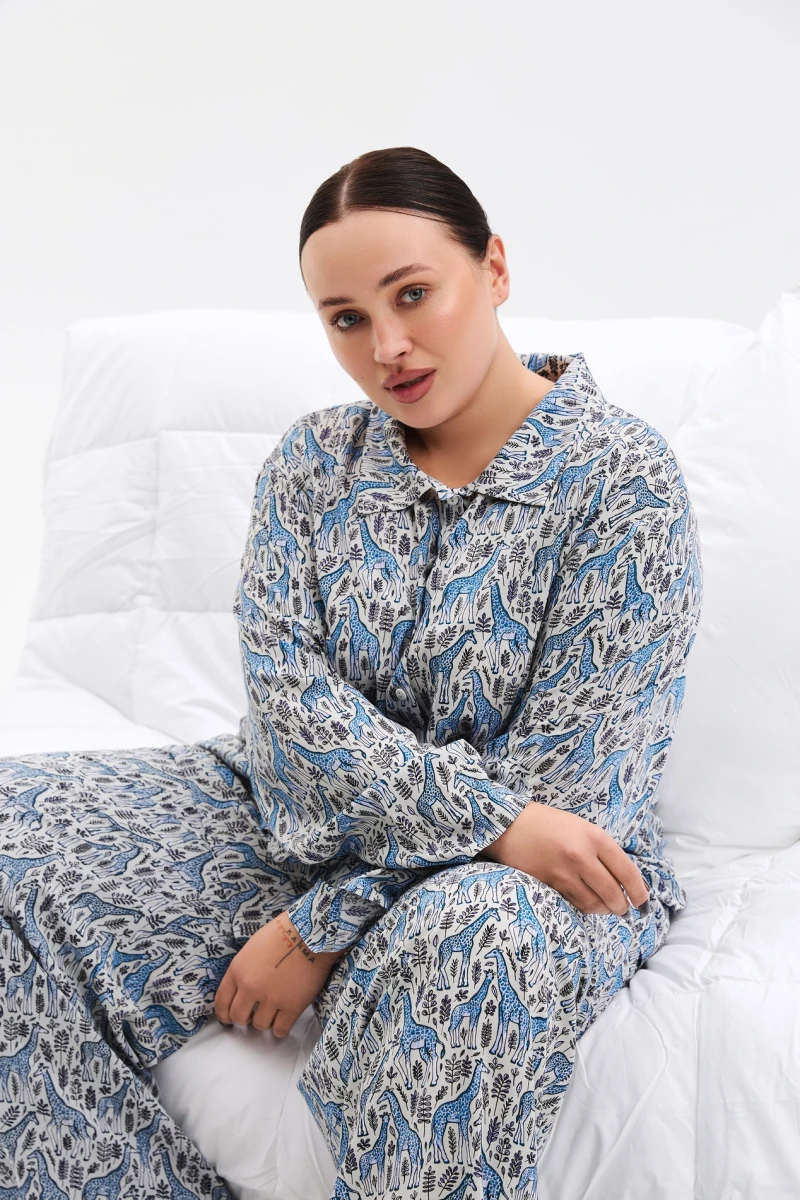 Home set shirt and pants giraffes on light gray plus size