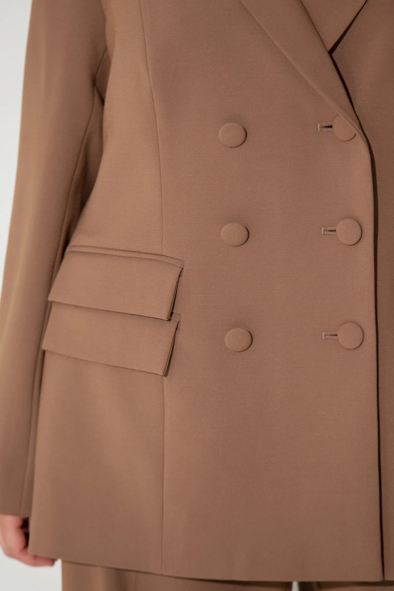 Caramel fitted jacket for women
